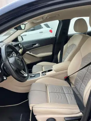 MERCEDES-BENZ-GLA 200-2017
