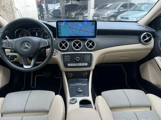 MERCEDES-BENZ-GLA 200-2017