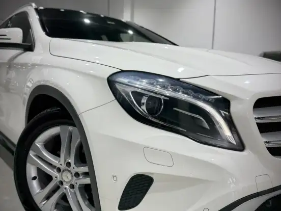MERCEDES-BENZ-GLA 200-1.6 CGI VISION 16V TURBO FLEX 4P AUTOMÁTICO MERCEDES-BENZ-GLA 200-2014