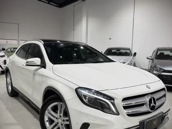 MERCEDES-BENZ-GLA 200-1.6 CGI VISION 16V TURBO FLEX 4P AUTOMÁTICO MERCEDES-BENZ-GLA 200-2014