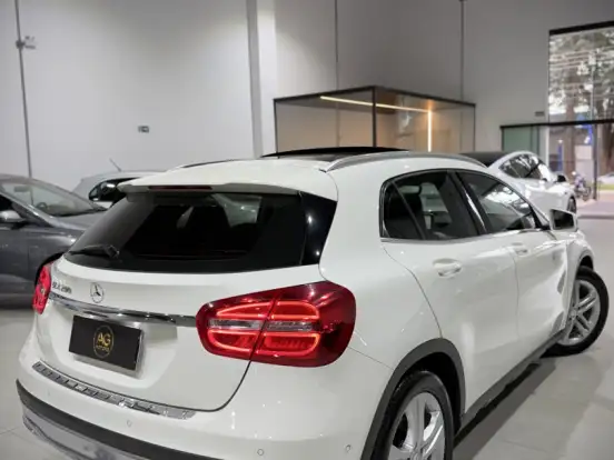 MERCEDES-BENZ-GLA 200-1.6 CGI VISION 16V TURBO FLEX 4P AUTOMÁTICO MERCEDES-BENZ-GLA 200-2014