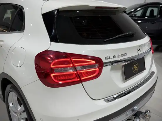 MERCEDES-BENZ-GLA 200-1.6 CGI VISION 16V TURBO FLEX 4P AUTOMÁTICO MERCEDES-BENZ-GLA 200-2014
