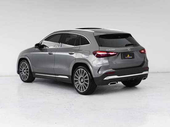 MERCEDES-BENZ-GLA 200-2024