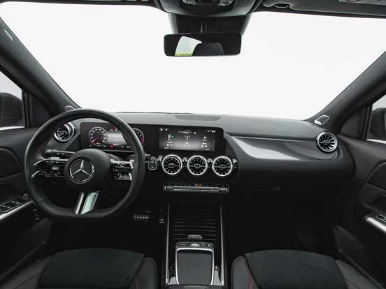 MERCEDES-BENZ-GLA 200-2024