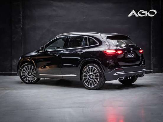 MERCEDES-BENZ-GLA 200-2026