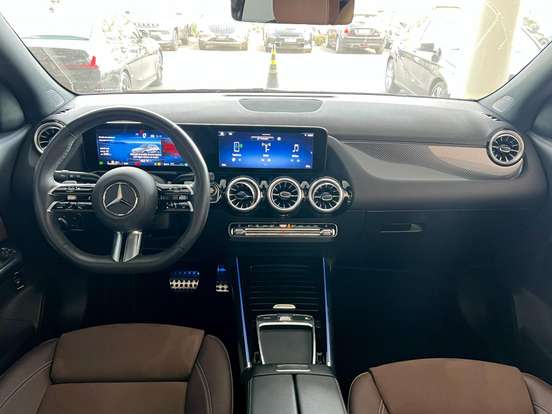 MERCEDES-BENZ-GLA 200-2024