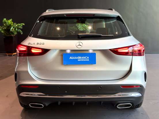 MERCEDES-BENZ-GLA 200-2025