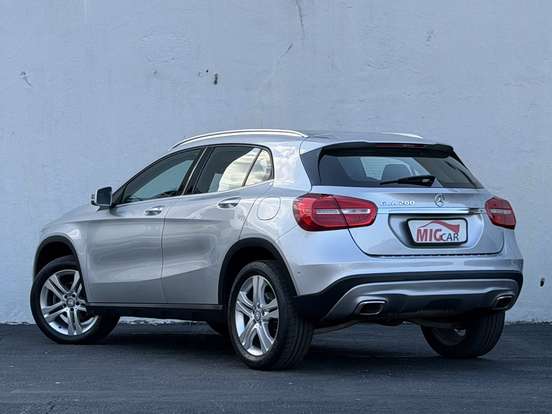 MERCEDES-BENZ-GLA 200-1.6 CGI ADVANCE 16V TURBO FLEX 4P AUTOMÁTICO MERCEDES-BENZ-GLA 200-2017
