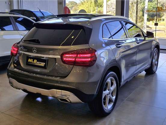 MERCEDES-BENZ-GLA 200-2018