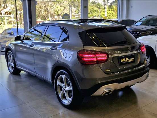 MERCEDES-BENZ-GLA 200-2018