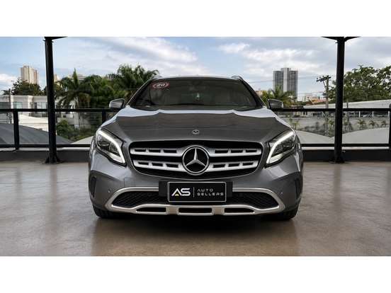 MERCEDES-BENZ-GLA 200-2019