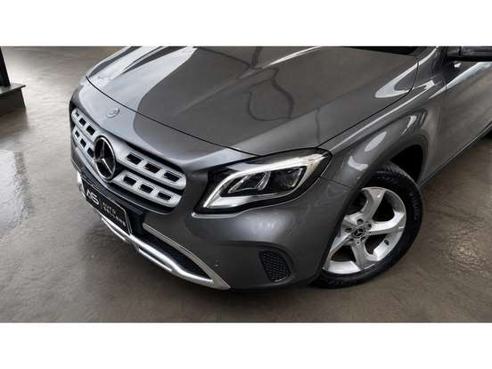 MERCEDES-BENZ-GLA 200-2019