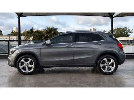 MERCEDES-BENZ-GLA 200-2019