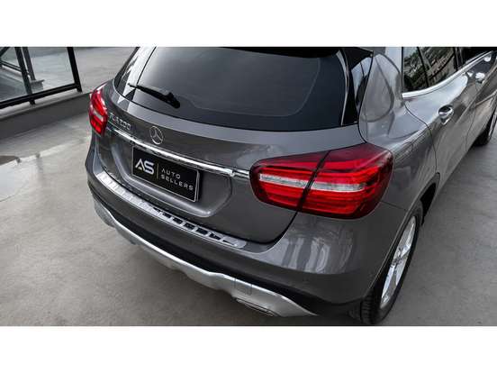 MERCEDES-BENZ-GLA 200-2019