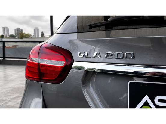 MERCEDES-BENZ-GLA 200-2019