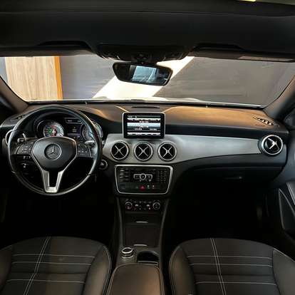 MERCEDES-BENZ-GLA 200-2014