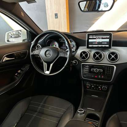 MERCEDES-BENZ-GLA 200-2014