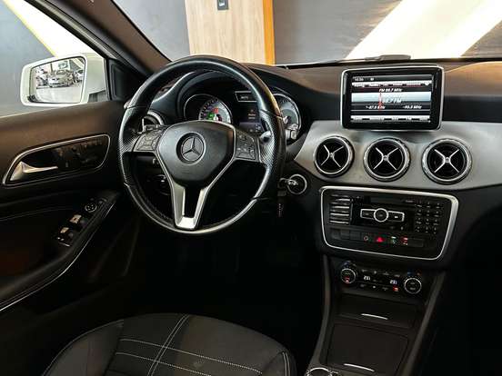 MERCEDES-BENZ-GLA 200-1.6 CGI VISION BLACK EDITION 16V TURBO GASOLINA 4P AUTOMÁTICO MERCEDES-BENZ-GLA 200-2014