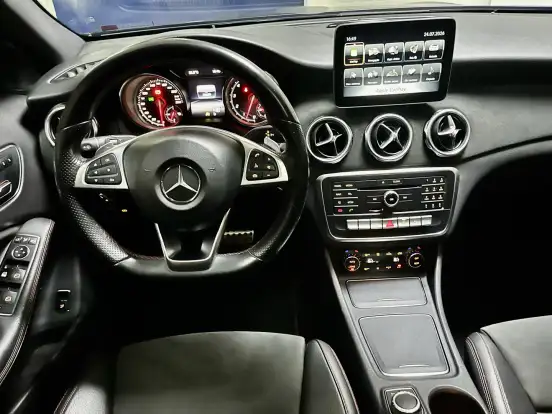 MERCEDES-BENZ-GLA 250-2018