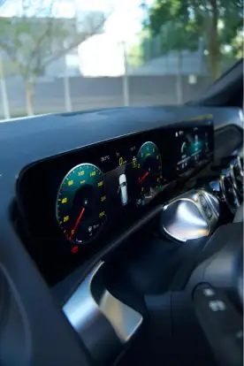 MERCEDES-BENZ-GLB 200-2021