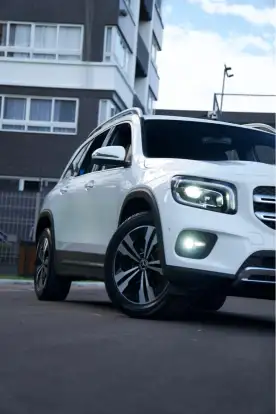 MERCEDES-BENZ-GLB 200-2021