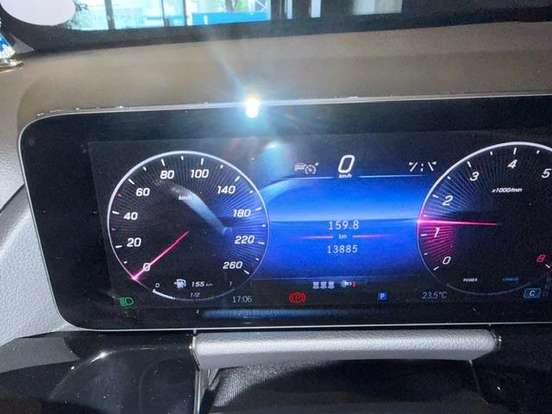 MERCEDES-BENZ-GLA 200-2024