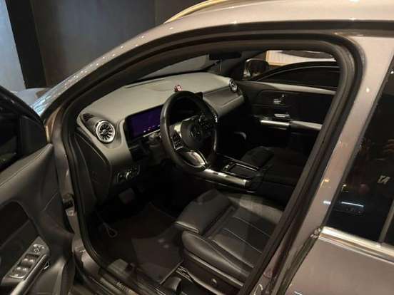 MERCEDES-BENZ-GLA 200-2024