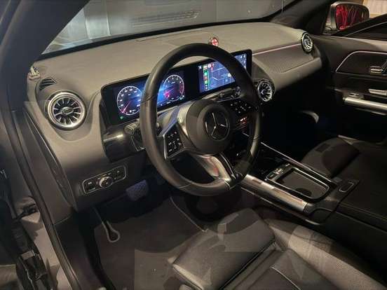 MERCEDES-BENZ-GLA 200-2024