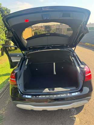 MERCEDES-BENZ-GLA 200-2019