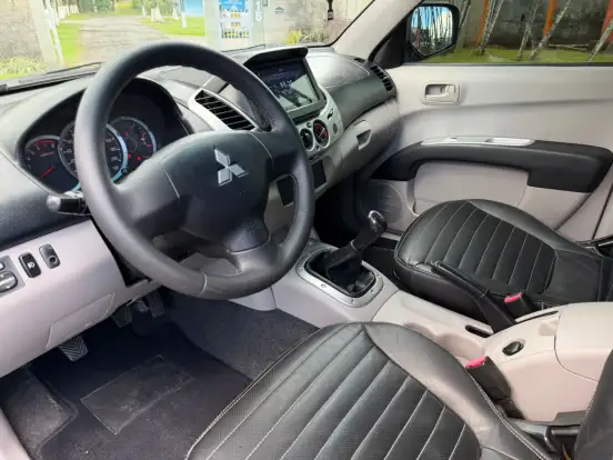 MITSUBISHI-L200 TRITON-2.4 HLS 4X2 CD 16V FLEX 4P MANUAL MITSUBISHI-L200 TRITON-2013