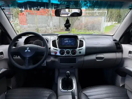 MITSUBISHI-L200 TRITON-2.4 HLS 4X2 CD 16V FLEX 4P MANUAL MITSUBISHI-L200 TRITON-2013