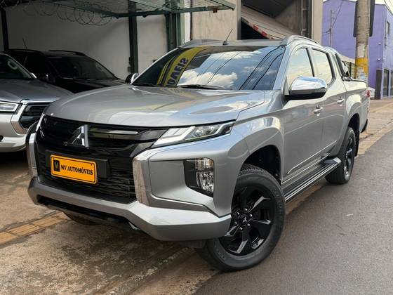 MITSUBISHI L200 TRITON 2.4 16V TURBO DIESEL SPORT HPE CD 4P 4X4 AUTOMÁTICO