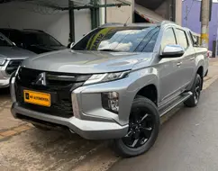 MITSUBISHI L200 TRITON 2.4 16V TURBO DIESEL SPORT HPE CD 4P 4X4 AUTOMÁTICO MITSUBISHI L200 TRITON 2.4 16V TURBO DIESEL SPORT HPE CD 4P 4X4 AUTOMÁTICO