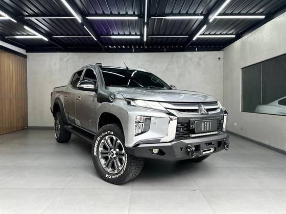 MITSUBISHI L200 TRITON 2.4 16V TURBO DIESEL SPORT HPE-S CD 4P 4X4 AUTOMÁTICO