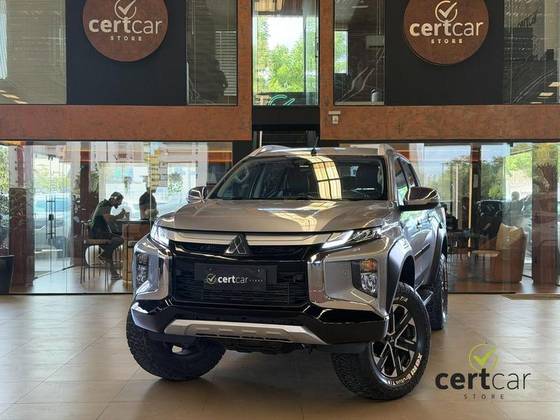 MITSUBISHI L200 TRITON 2.4 16V TURBO DIESEL SPORT HPE-S CD 4P 4X4 AUTOMÁTICO