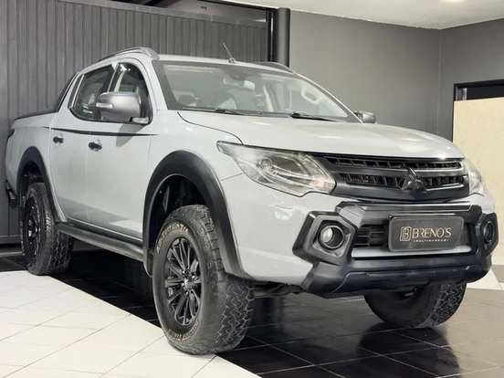 MITSUBISHI-L200 TRITON-2.4 16V TURBO DIESEL SPORT HPE-S CD 4P 4X4 AUTOMÁTICO MITSUBISHI-L200 TRITON-2019