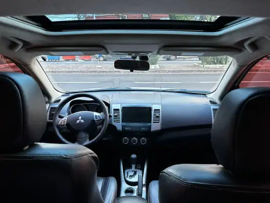 MITSUBISHI-OUTLANDER-2013