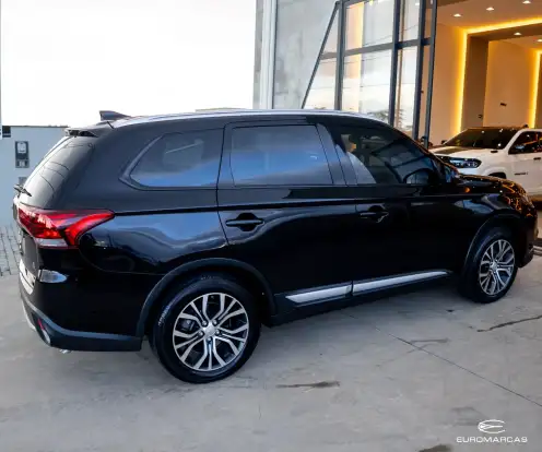 MITSUBISHI-OUTLANDER-2017