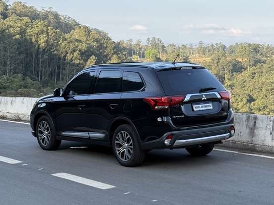 MITSUBISHI-OUTLANDER-2015