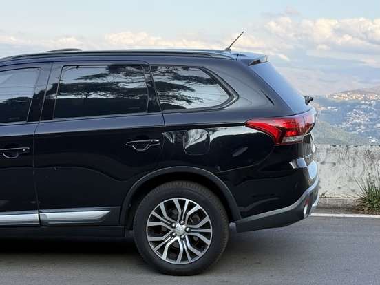 MITSUBISHI-OUTLANDER-2.0 16V GASOLINA 4P AUTOMÁTICO MITSUBISHI-OUTLANDER-2015