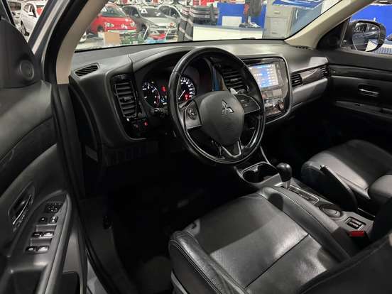 MITSUBISHI-OUTLANDER-2015