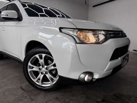MITSUBISHI-OUTLANDER-2.0 16V GASOLINA 4P AUTOMÁTICO MITSUBISHI-OUTLANDER-2015