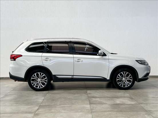 MITSUBISHI-OUTLANDER-2.0 COMFORT 16V GASOLINA 4P AUTOMÁTICO MITSUBISHI-OUTLANDER-2017