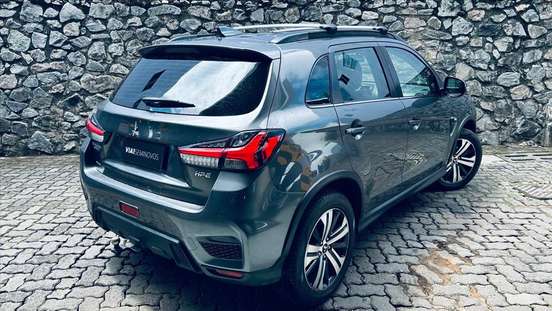 MITSUBISHI-OUTLANDER-2021