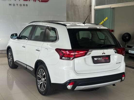 MITSUBISHI-OUTLANDER-2.2 4X4 16V DIESEL 4P AUTOMÁTICO MITSUBISHI-OUTLANDER-2015