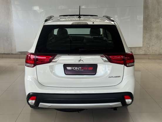 MITSUBISHI-OUTLANDER-2015