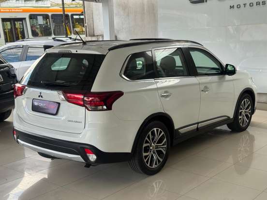 MITSUBISHI-OUTLANDER-2.2 4X4 16V DIESEL 4P AUTOMÁTICO MITSUBISHI-OUTLANDER-2015