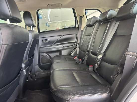 MITSUBISHI-OUTLANDER-2015