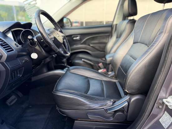 MITSUBISHI-OUTLANDER-2009