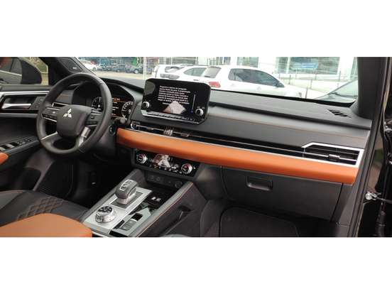 MITSUBISHI-OUTLANDER-2.4 PHEV SIGNATURE S-AWC DHT MITSUBISHI-OUTLANDER-2025